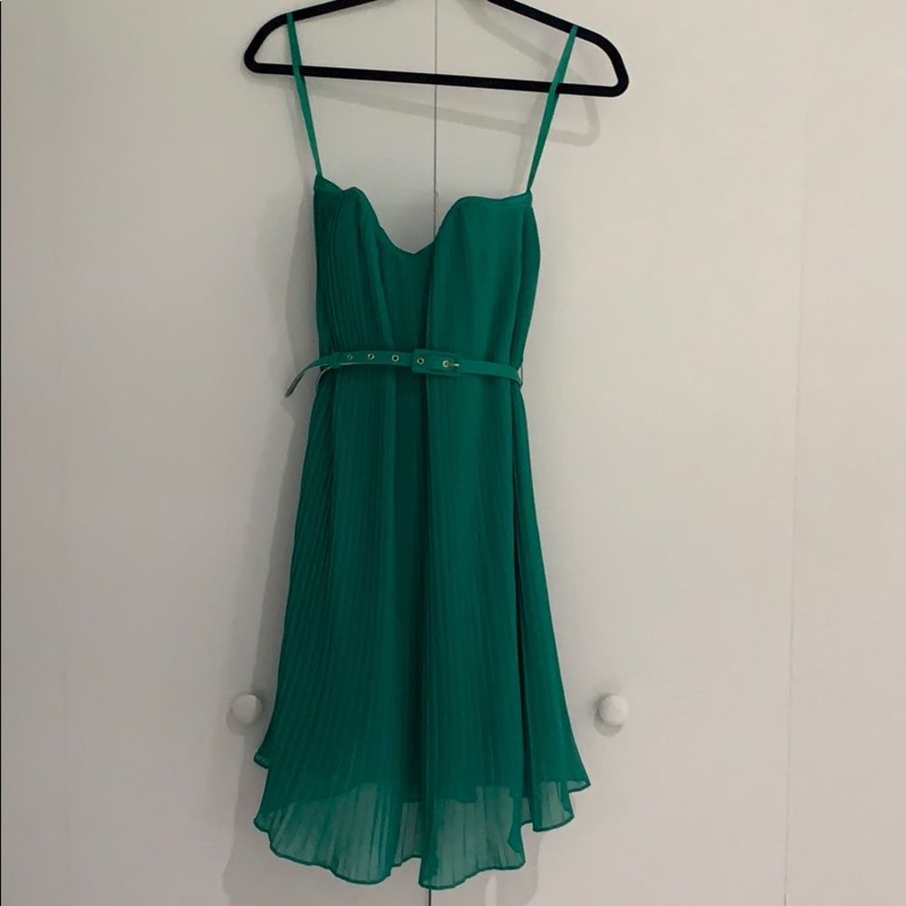 Beautiful strapless dress! 👗